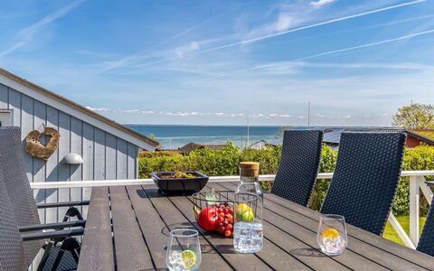 Stamena - 200M from the Sea: Toit, Maison, Domicile, Chalet, Porte, Siding, Plate-Forme, Porche, Planche, Dur