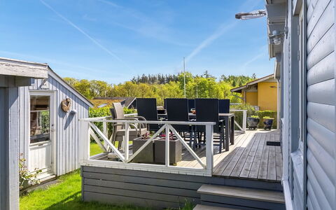 Stamena - 200M from the Sea: Toit, Maison, Domicile, Chalet, Porte, Siding, Plate-Forme, Porche, Planche, Dur