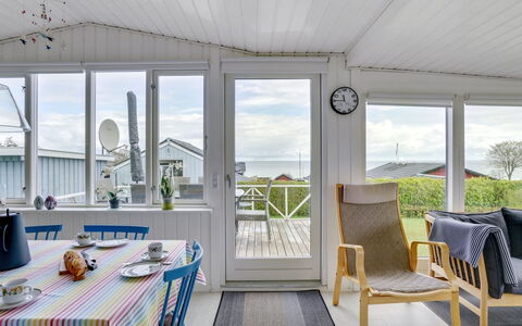 Stamena - 200M from the Sea: Toit, Maison, Domicile, Chalet, Porte, Siding, Plate-Forme, Porche, Planche, Dur