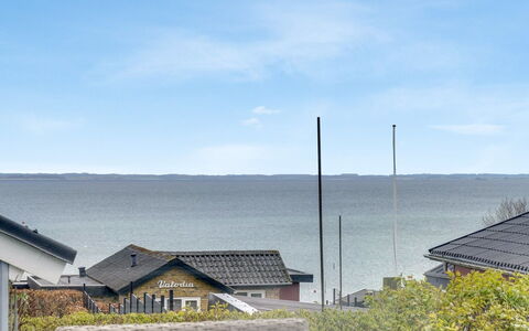 Stamena - 200M from the Sea: Toit, Maison, Domicile, Chalet, Porte, Siding, Plate-Forme, Porche, Planche, Dur