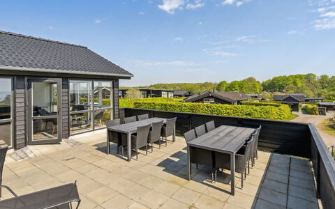 Helina - 180M from the Sea: Maison, Toit, Domicile, Chalet, Biens, Ferme, Villa, Porche, Siding
