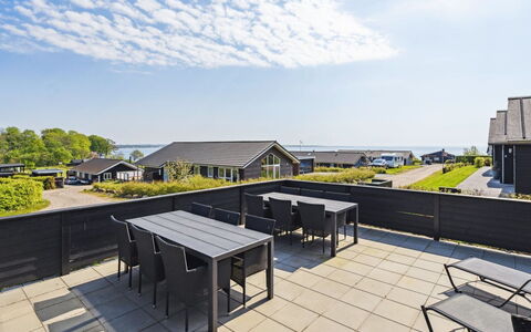 Helina - 180M from the Sea: Maison, Toit, Domicile, Chalet, Biens, Ferme, Villa, Porche, Siding
