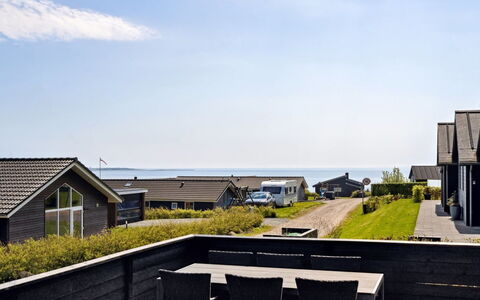 Helina - 180M from the Sea: Maison, Toit, Domicile, Chalet, Biens, Ferme, Villa, Porche, Siding
