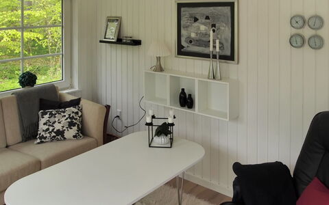 Rigmor - 300M from the Sea: Bleu, Arbuste, Chalet, Couverture De Sol, Jardin, Biens, Ombre, Aménagement Paysager, Ferme, Eco Hôtel