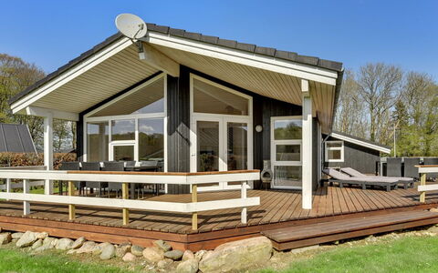 Enja - 150M from the Sea: Meubles, Design Intérieur, Sol, Bois, Sol, Plafond, Parquet, Chaise, Table, Éclairage