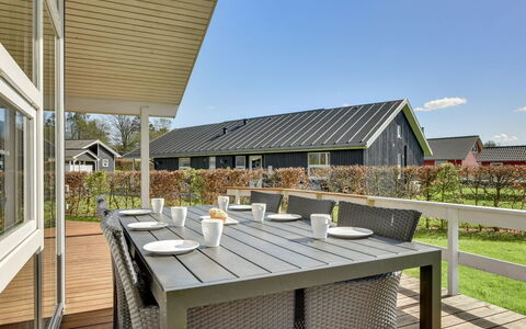 Enja - 150M from the Sea: Meubles, Design Intérieur, Sol, Bois, Sol, Plafond, Parquet, Chaise, Table, Éclairage