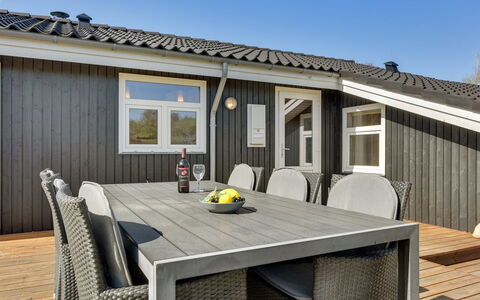 Enja - 150M from the Sea: Meubles, Design Intérieur, Sol, Bois, Sol, Plafond, Parquet, Chaise, Table, Éclairage