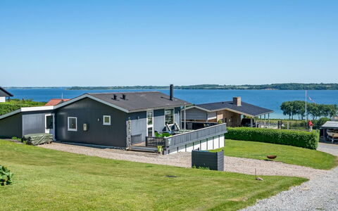 Jenvold - 300M to the Fjord: Toit, Maison, Lot Terre, Domicile, Chalet, Biens, Batiments Jardin, Ombre, Cabane En Rondins, Aménagement Paysager