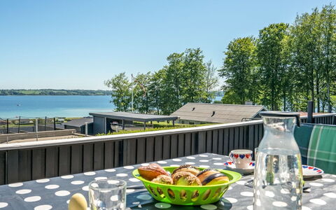 Jenvold - 300M to the Fjord: Toit, Maison, Lot Terre, Domicile, Chalet, Biens, Batiments Jardin, Ombre, Cabane En Rondins, Aménagement Paysager