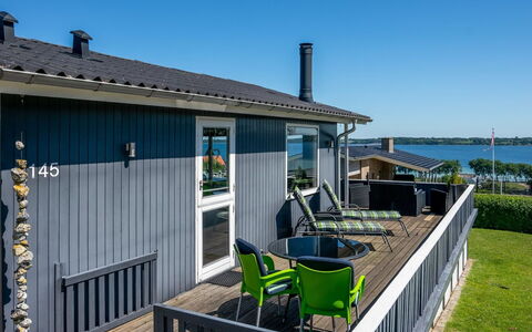 Jenvold - 300M to the Fjord: Toit, Maison, Lot Terre, Domicile, Chalet, Biens, Batiments Jardin, Ombre, Cabane En Rondins, Aménagement Paysager