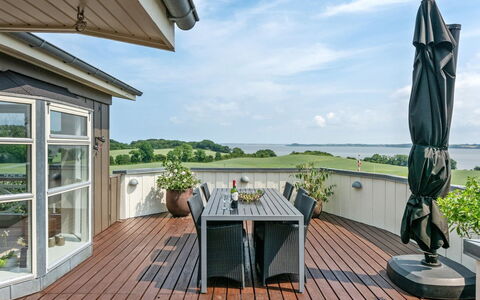 Haraldina - 350M to the Fjord: Meubles, Design Intérieur, Sol, Bois, Sol, Plafond, Parquet, Chaise, Table, Éclairage