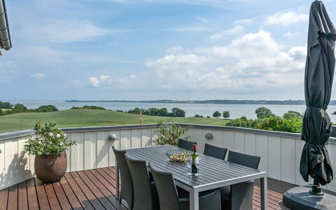 Haraldina - 350M to the Fjord: Meubles, Design Intérieur, Sol, Bois, Sol, Plafond, Parquet, Chaise, Table, Éclairage