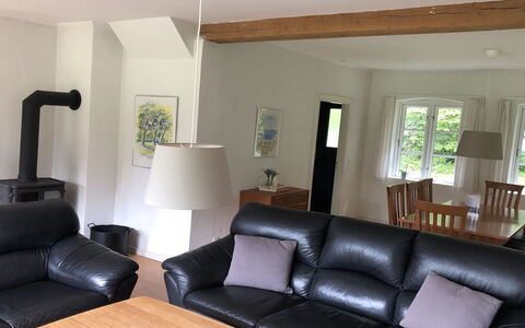 Rosa - 300M from the Sea: Meubles, Design Intérieur, Sol, Bois, Canapé, Sol, Salon, Pièce, Éclairage, Plafond