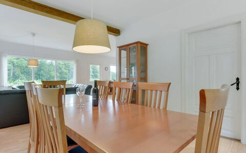 Rosa - 300M from the Sea: Meubles, Sol, Design Intérieur, Bois, Sol, Salle À Manger, Plafond, Table Cuisine Et Salle A Manger, Table, Chaise