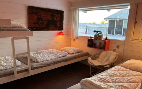 Ditte - 300M from the Sea: Bois, Design Intérieur, Meubles, Pièce, Plafond, Tache De Bois, Confort, Lit, Dur, Chambre