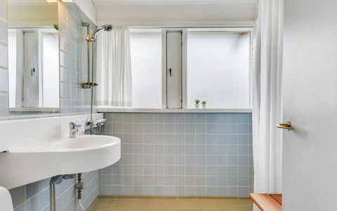 Ditte - 300M from the Sea: Luminaire Plomberie, Salle De Bains, Design Intérieur, Sol, Sol, Plomberie, Robinet, Lavabo, Évier, Plafond