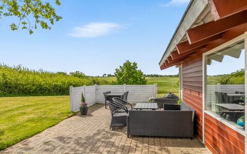 Ditte - 300M from the Sea: Ciel, Herbe, Lot Terre, Domicile, Ombre, Chalet, Jardin, Pelouse, Aménagement Paysager, Ferme
