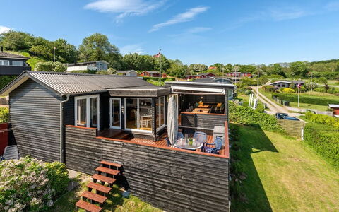 Axeln - 300M to the Fjord: Maison, Domicile, Toit, Chalet, Biens, Aménagement Paysager, Batiments Jardin, Siding, Ferme