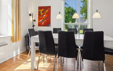 Juuso - 20Km from the Sea: Meubles, Design Intérieur, Sol, Chaise, Table, Sol, Salle À Manger, Bois, Table Cuisine Et Salle A Manger, Plafond