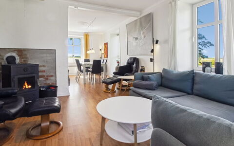 Juuso - 20Km from the Sea: Meubles, Design Intérieur, Sol, Sol, Canapé, Bois, Salon, Parquet, Plafond, Pièce