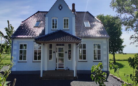 Juuso - 20Km from the Sea: Bâtiment, Fenêtre, Maison, Toit, Domicile, Zone Résidentielle, Chalet, Porte, Siding, Biens