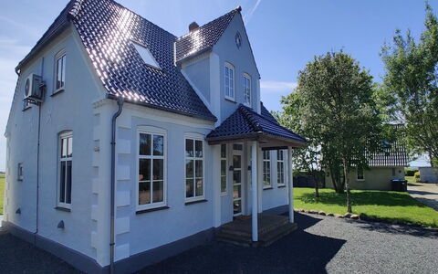 Juuso - 20Km from the Sea: Toit, Maison, Domicile, Chalet, Porte, Siding, Plate-Forme, Porche, Planche, Dur