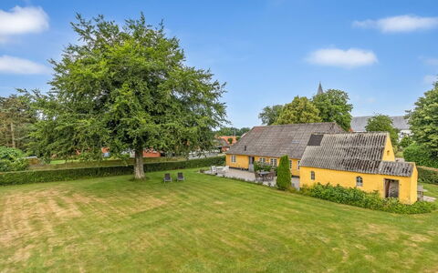 Ilsa - 9.8Km from the Sea: Herbe, Vert, Maison, Arbuste, Paysage, Chalet, Toit, Domicile, Zone Rurale