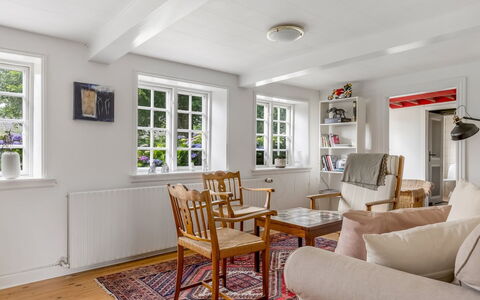 Ilsa - 9.8Km from the Sea: Design Intérieur, Meubles, Sol, Mur, Sol, Bois, Plafond, Canapé, Salon, Pièce