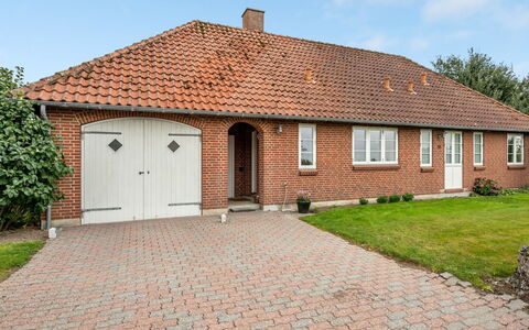 Nita - 24Km from the Sea: Bleu, Arbuste, Chalet, Couverture De Sol, Jardin, Biens, Ombre, Aménagement Paysager, Ferme, Eco Hôtel