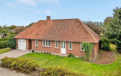 Nita - 24Km from the Sea: Bleu, Arbuste, Chalet, Couverture De Sol, Jardin, Biens, Ombre, Aménagement Paysager, Ferme, Eco Hôtel