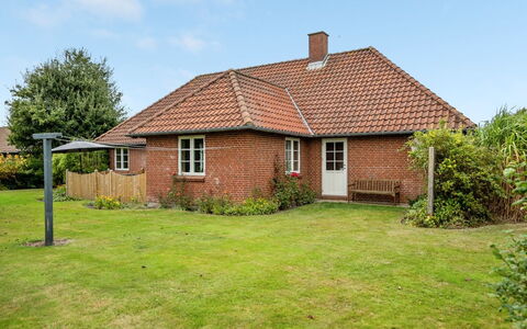 Nita - 24Km from the Sea: Bleu, Arbuste, Chalet, Couverture De Sol, Jardin, Biens, Ombre, Aménagement Paysager, Ferme, Eco Hôtel