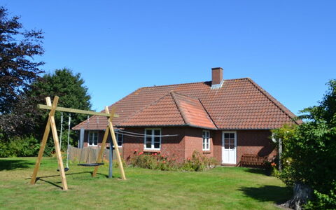 Nita - 24Km from the Sea: Bleu, Arbuste, Chalet, Couverture De Sol, Jardin, Biens, Ombre, Aménagement Paysager, Ferme, Eco Hôtel