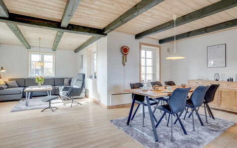 Nita - 24Km from the Sea: Bleu, Arbuste, Chalet, Couverture De Sol, Jardin, Biens, Ombre, Aménagement Paysager, Ferme, Eco Hôtel
