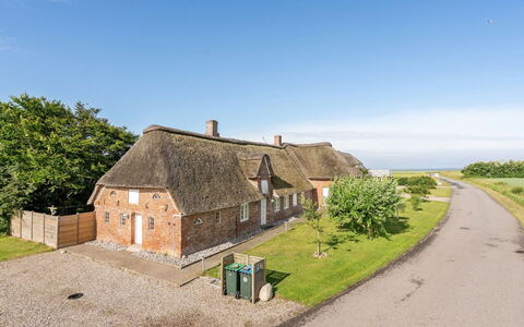 Anje - 16Km from the Sea: Bois, Toit, Architecture, Domicile, Maison, Chalet, Siding, Dur, Pente, Biens