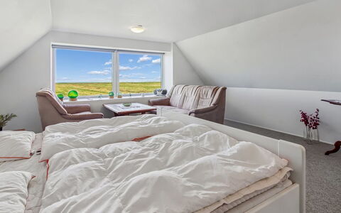 Skarpe: Chambre, Domicile, Design Intérieur, Plafond, Lit, Meubles, Drap De Lit, Literie, Sol, Linge