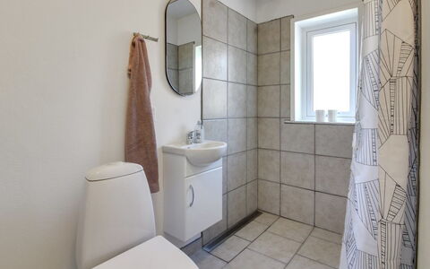 Skarpe: Mur, Sol, Sol, Luminaire Plomberie, Design Intérieur, Toilette, Siège De Toilette, Salle De Bains, Plomberie, Pièce