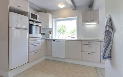 Skarpe: Cuisine, Comptoir, Appareil De Cuisine, Design Intérieur, Cabinetry, Sol, Plafond, Principaux Appliance, Sol, Meubles