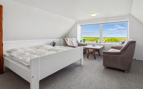 Skarpe: Chambre, Plafond, Design Intérieur, Sol, Sol, Lit, Meubles, Domicile, Pièce, Literie