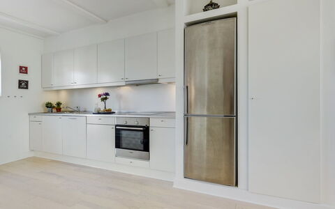 Joar - 5M to the Fjord: Sol, Cuisine, Appareil De Cuisine, Comptoir, Design Intérieur, Bois, Sol, Principaux Appliance, Cabinetry, Meubles