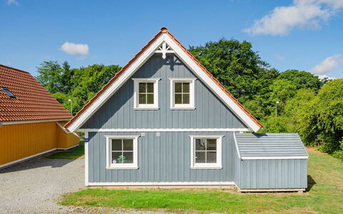 Fausta - 150M to the Fjord: Maison, Domicile, Toit, Zone Résidentielle, Chalet, Biens, Ferme, Pelouse, Aménagement Paysager, Siding