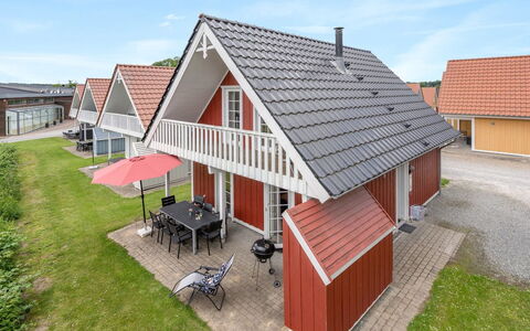 Uffe - 100M to the Fjord: Bâtiment, Maison, Fenêtre, Domicile, Toit, Zone Résidentielle, Arbuste, Chalet, Lot Terre