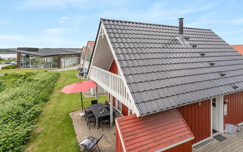 Uffe - 100M to the Fjord: Bâtiment, Maison, Fenêtre, Domicile, Toit, Zone Résidentielle, Arbuste, Chalet, Lot Terre