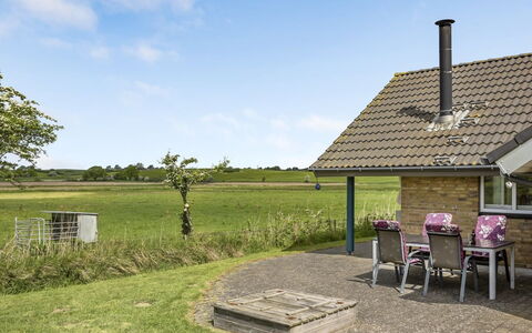 Sigbritt - 100M from the Sea: Ciel, Herbe, Toit, Lot Terre, Plaine, Chalet, Maison, Domicile, Zone Rurale, Ferme