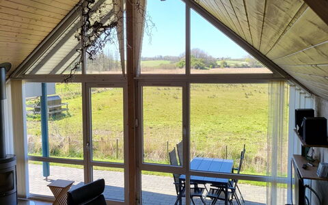 Sigbritt - 100M from the Sea: Chalet, Domicile, Maison, Toit, Porche, Biens, Siding, Batiments Jardin, Ferme, Cour