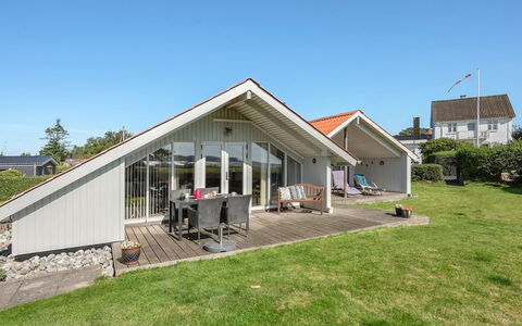 Katrina - 50M to the Fjord: Toit, Maison, Lot Terre, Domicile, Chalet, Biens, Batiments Jardin, Ombre, Cabane En Rondins, Aménagement Paysager