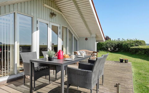 Katrina - 50M to the Fjord: Toit, Maison, Lot Terre, Domicile, Chalet, Biens, Batiments Jardin, Ombre, Cabane En Rondins, Aménagement Paysager