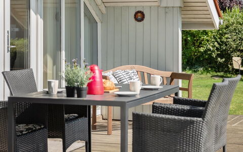 Katrina - 50M to the Fjord: Toit, Maison, Lot Terre, Domicile, Chalet, Biens, Batiments Jardin, Ombre, Cabane En Rondins, Aménagement Paysager