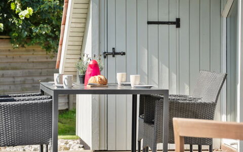 Katrina - 50M to the Fjord: Toit, Maison, Lot Terre, Domicile, Chalet, Biens, Batiments Jardin, Ombre, Cabane En Rondins, Aménagement Paysager