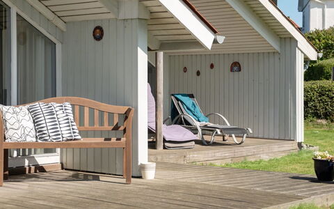 Katrina - 50M to the Fjord: Toit, Maison, Lot Terre, Domicile, Chalet, Biens, Batiments Jardin, Ombre, Cabane En Rondins, Aménagement Paysager