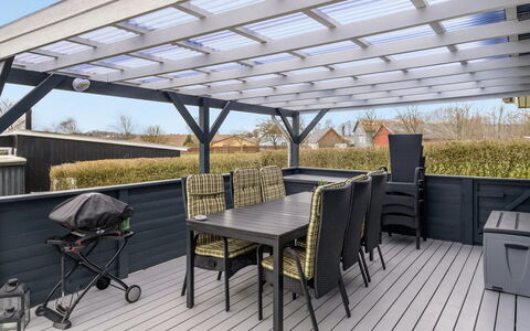Aloisia - 300M from the Sea: Meubles, Table, Mobilier De Jardin, Tableau De Plein Air, Chaise, Tache De Bois, Ombre, Arrière-Cour, Chalet, Table Cuisine Et Salle A Manger